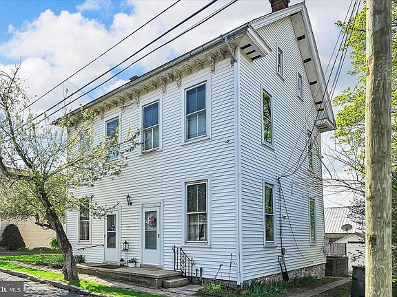 2nd image of 230 Godfrey St