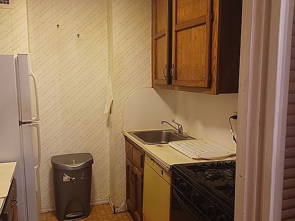 5th image of 301 E 79th St APT 4P