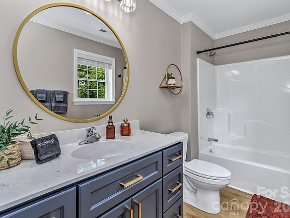 5th image of 21 Carolinda Ln