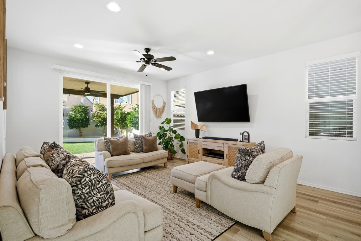 next background image