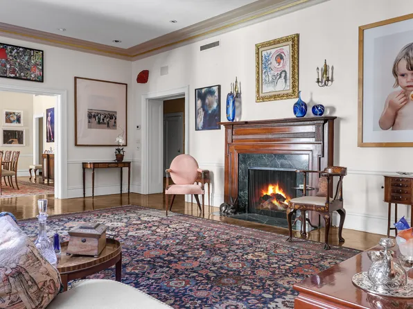 550 Park Avenue 3W image 2 of 12
