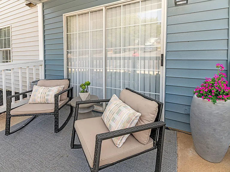 Private balcony/patio