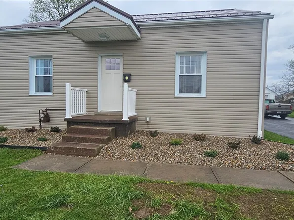 302 W Elizabeth St, New Castle, PA 16105