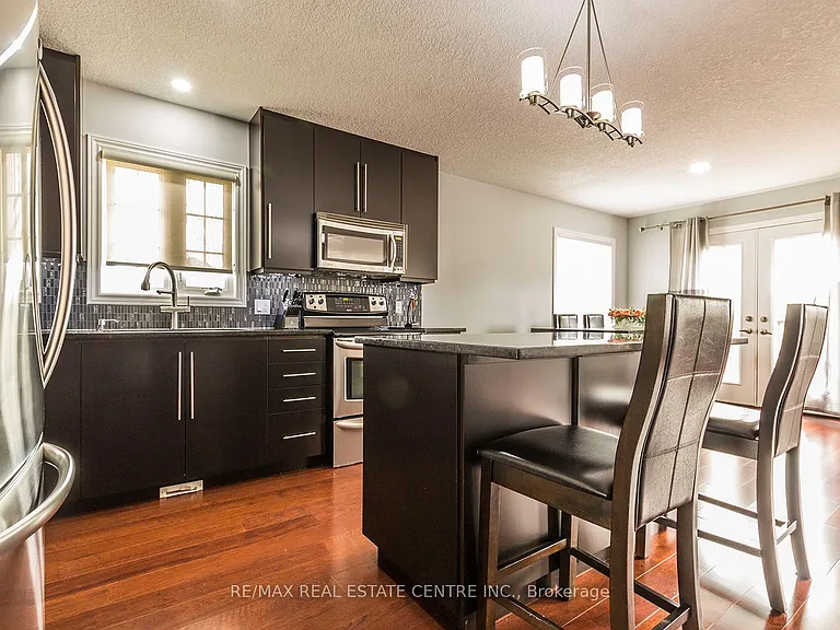 44 Lemon Grass St — Photo 5