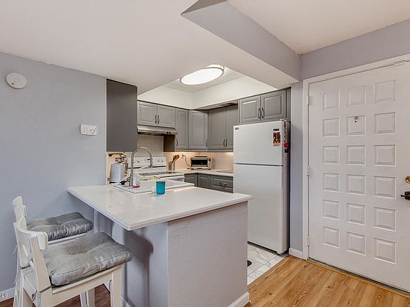 5th image of 540 N May St APT 2071