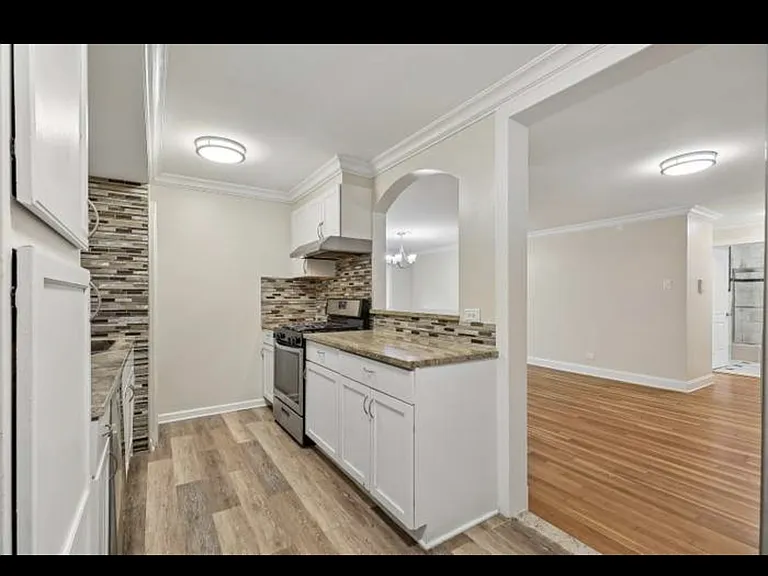718 W Dempster St #G-106 — Photo 3