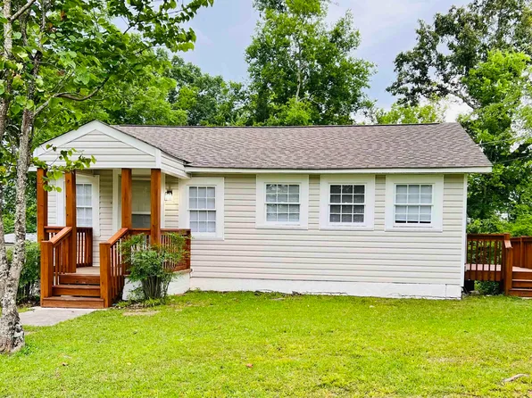 2211 Fulton Dr, Fultondale, AL 35068