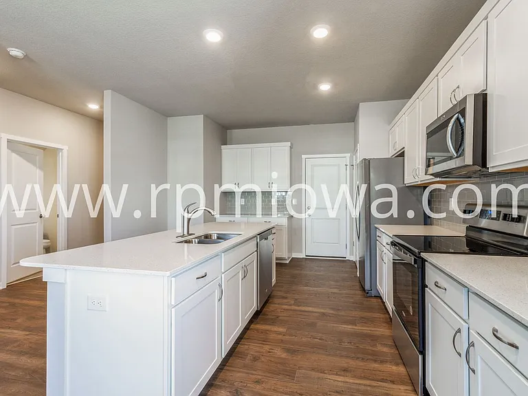 2403 SW 23rd St — Photo 2