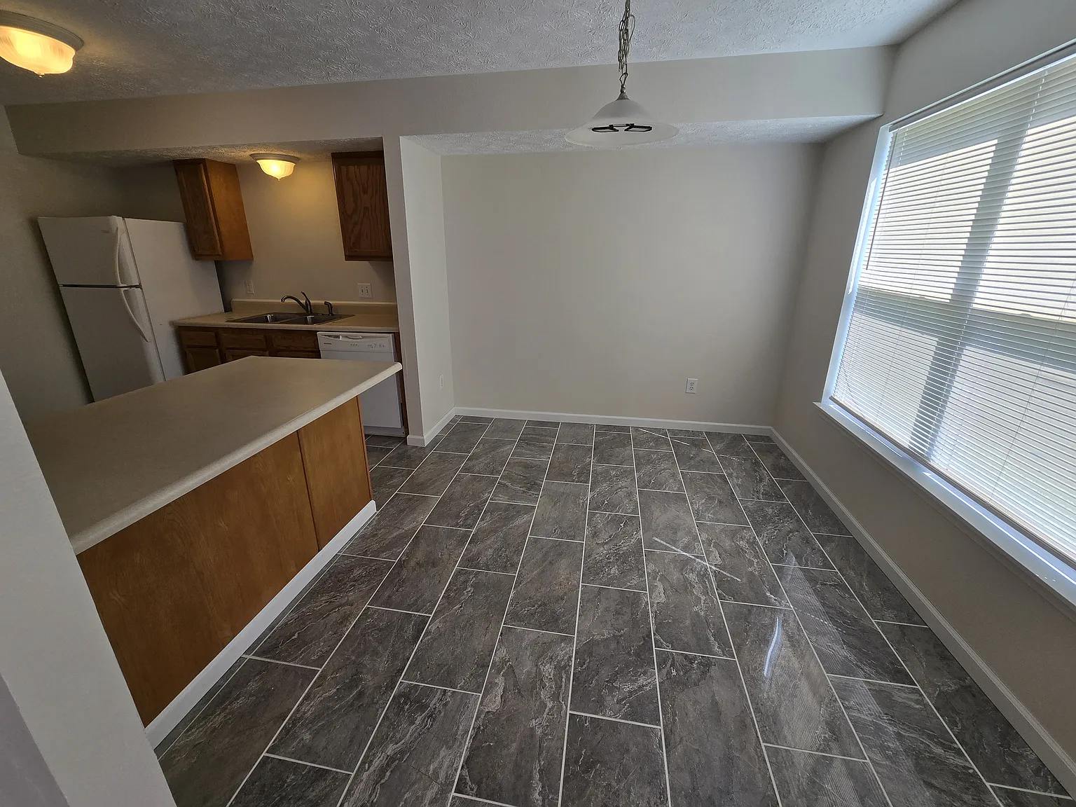 3 bed, 2.5 bath, 1591 sqft, $1,500 — Photo 4