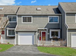 11 Cushing Green S, Pawling, NY 12564