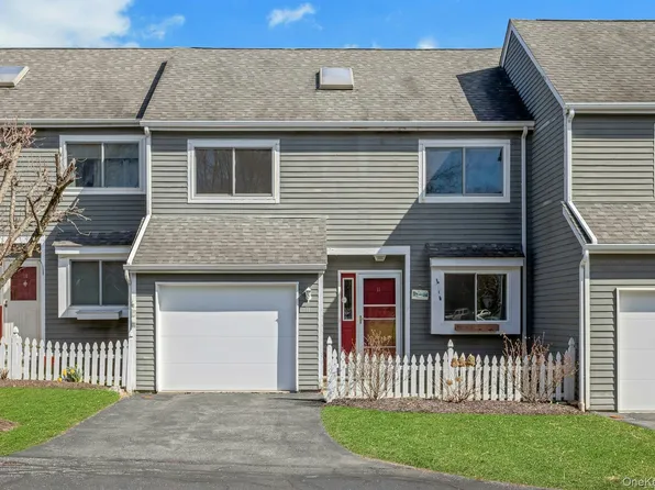 11 Cushing Green S, Pawling, NY 12564