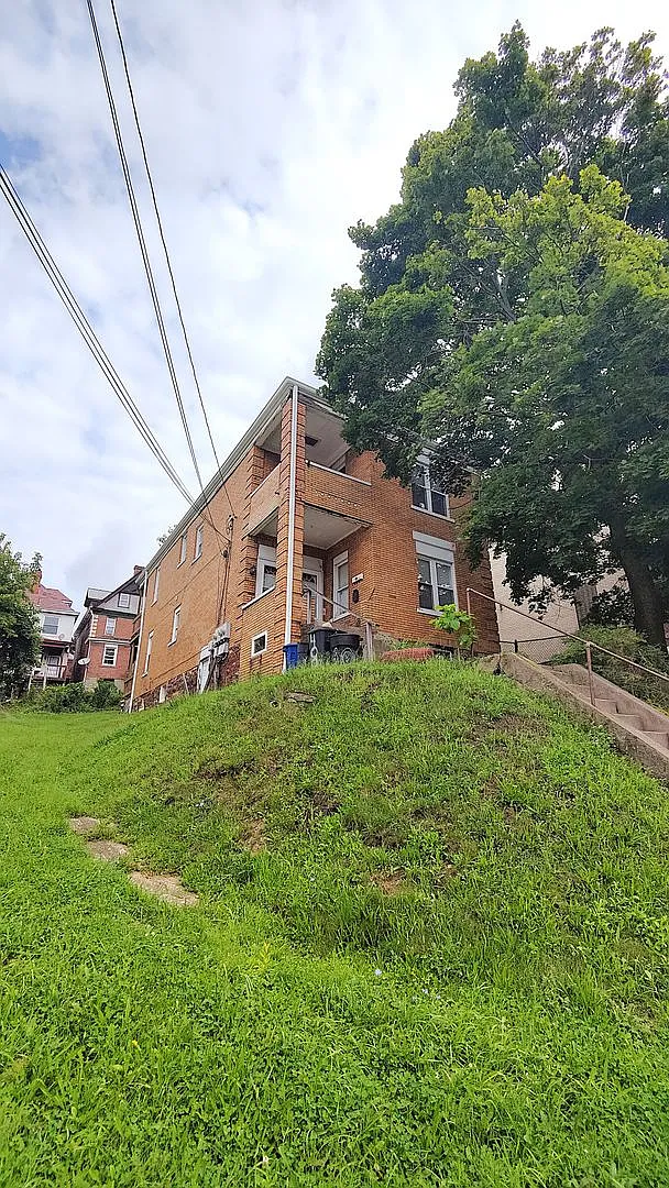 409 Kingsboro Street — Photo 1
