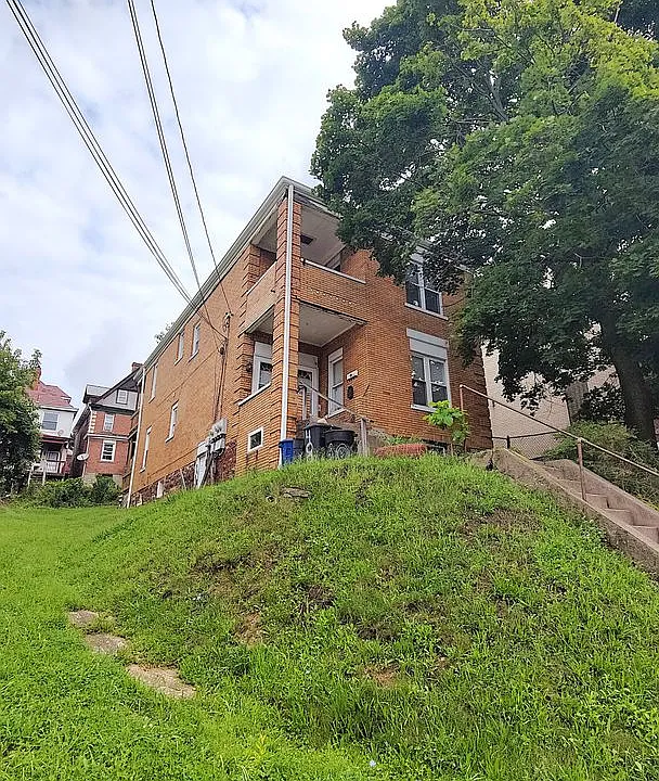 409 Kingsboro St