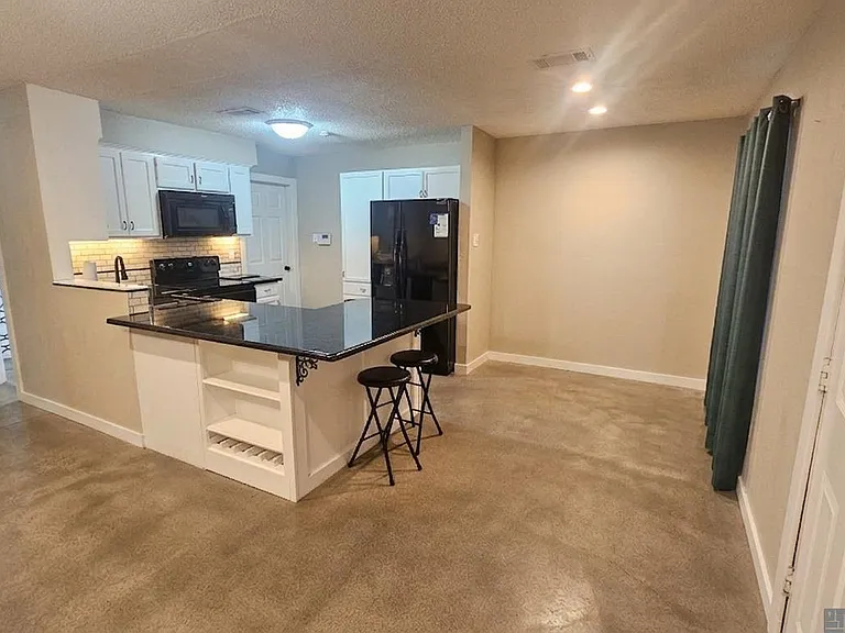 8708 Montclair St — Photo 2