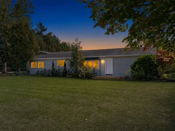 3640 Pickerel Lake Rd, Petoskey, MI 49770