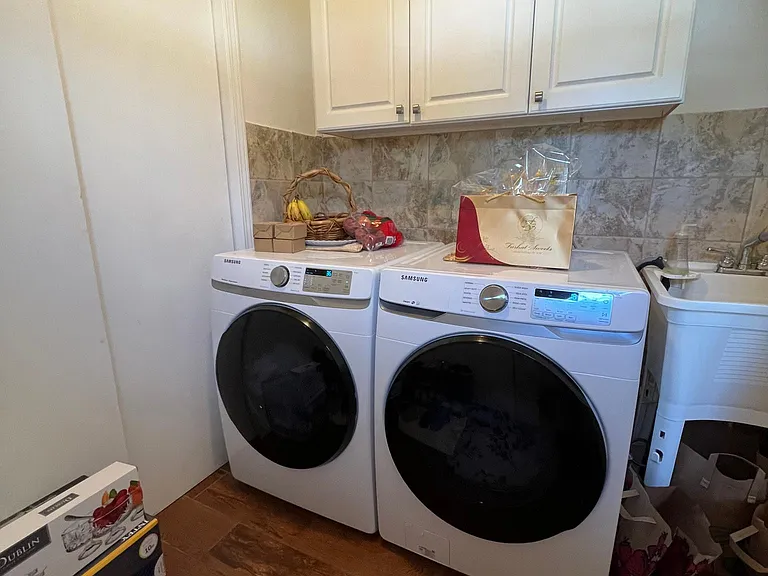 4832 Sidney St — Photo 11