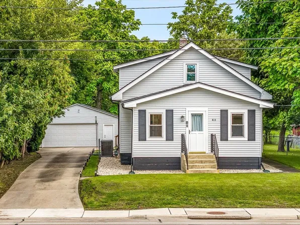 813 Harlem Rd, Machesney Park, IL 61115