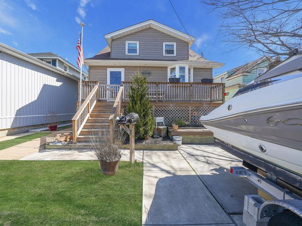 17 East Avenue, Lawrence, NY 11559