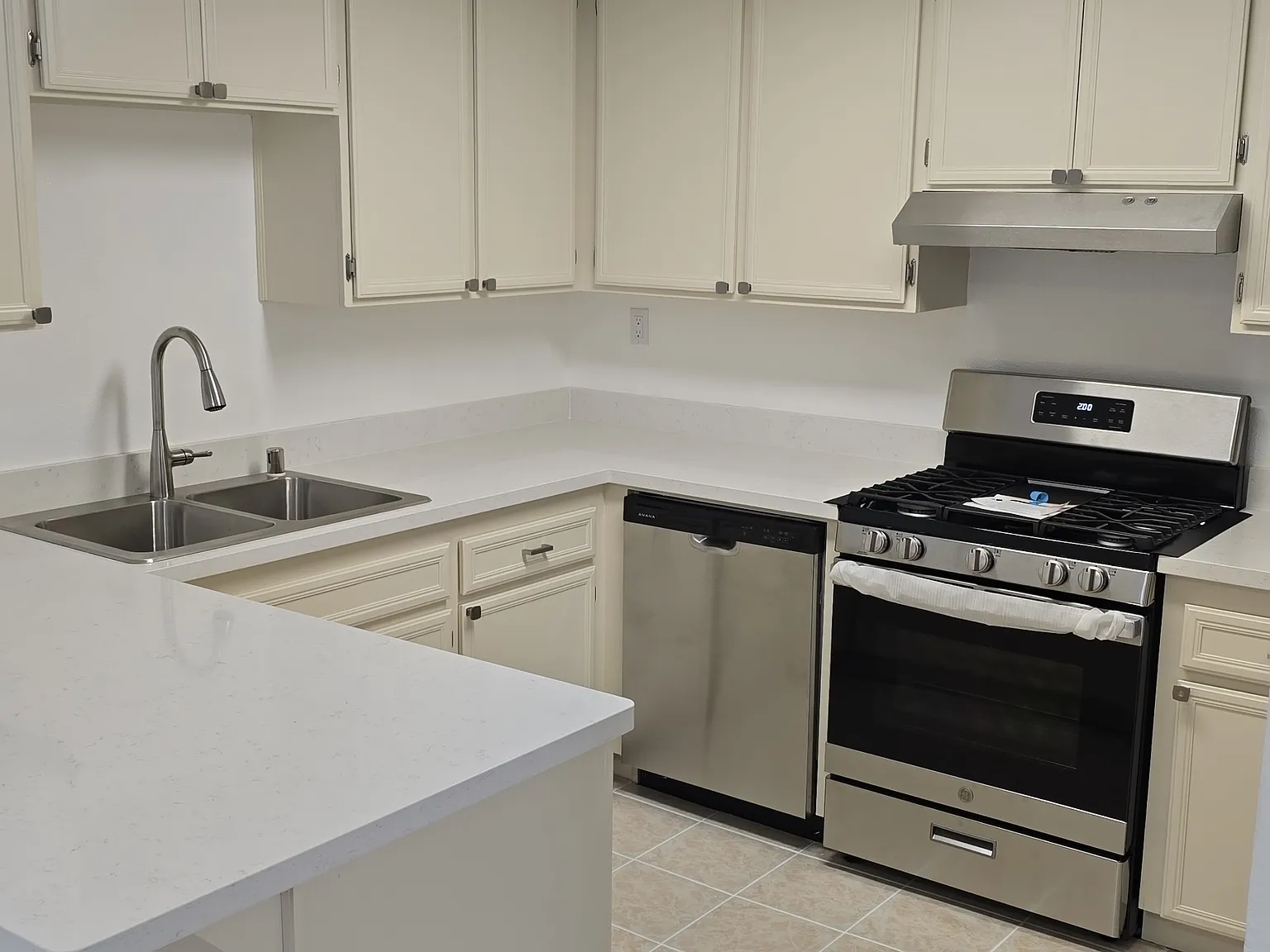 3 bed, 1200 sqft, $3,500 — Photo 4