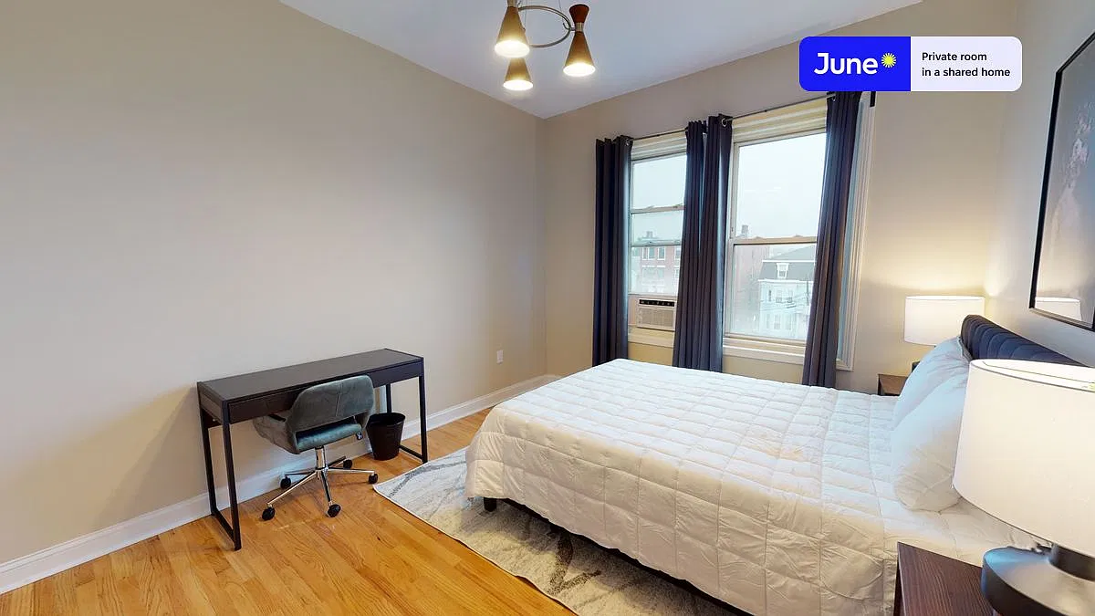 Queen bedroom in 4 bed/1 bath home in Allston #442 D — Photo 4
