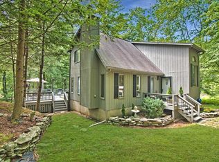172 N Lake Shore Dr, Dingmans Ferry, PA 18328