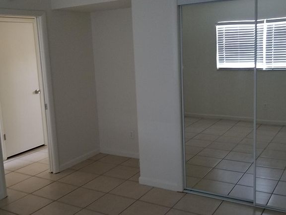 4th image of 808 Grand Central St APT 2