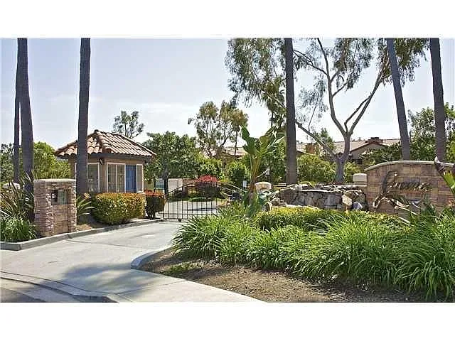 Building Photo - 7190 Shoreline Dr #3