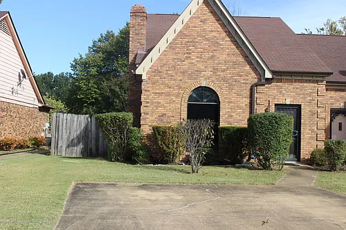 7090 Greenbriar Dr Photo 1