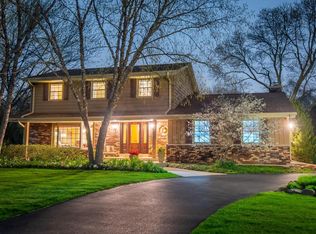 1040 Tanglewood Dr, Brookfield, WI 53005