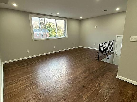 4th image of 1635 Borbeck Ave