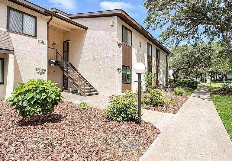 619 Midway Dr #B — Photo 2
