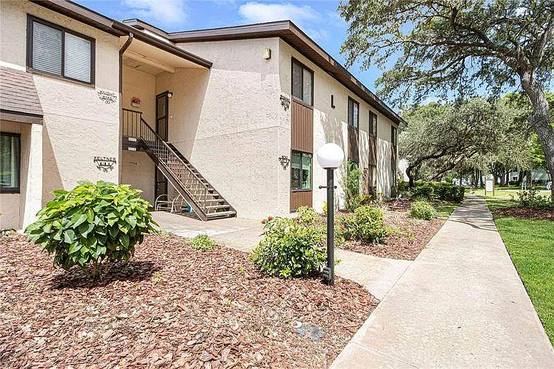 Photo 2 of 20 - 619 Midway Dr #B - Ocala, FL Building Photo - 619 Midway Dr #B