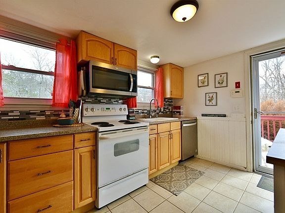 5th image of 18 Silver Birch Ave