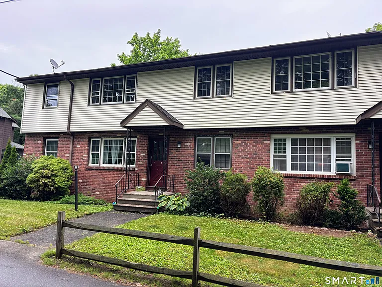 8 Canterbury Ln #2 — Photo 1