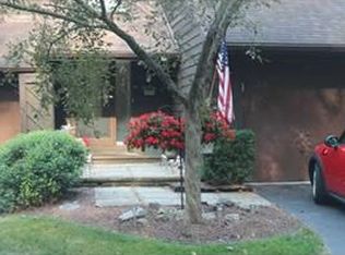 38 Breezewood Cmn, East Amherst, NY 14051