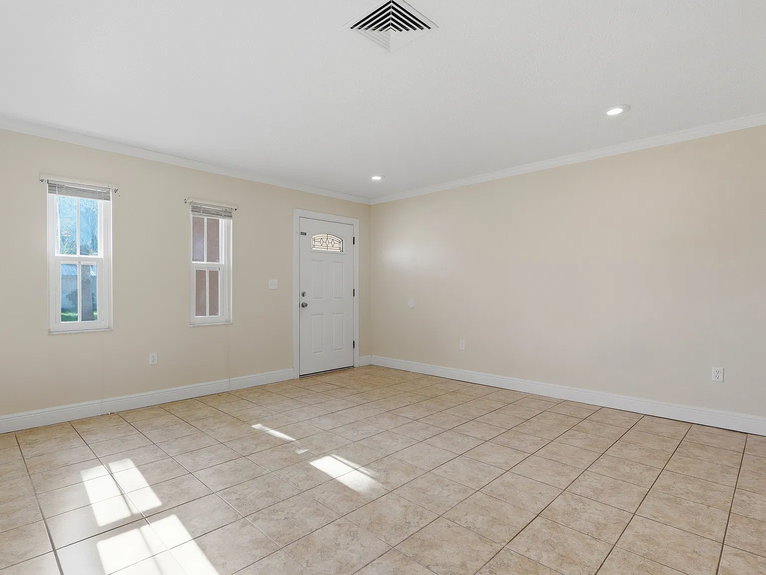 3 bed, 1824 sqft, $1,875 — Photo 3