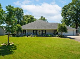 1 Club Ct, Jacksonville, AR 72076