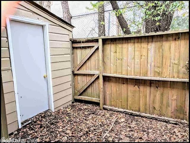2nd image of 2301 Scott St #4