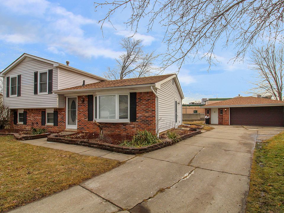 1st image of 41559 Wayside Dr