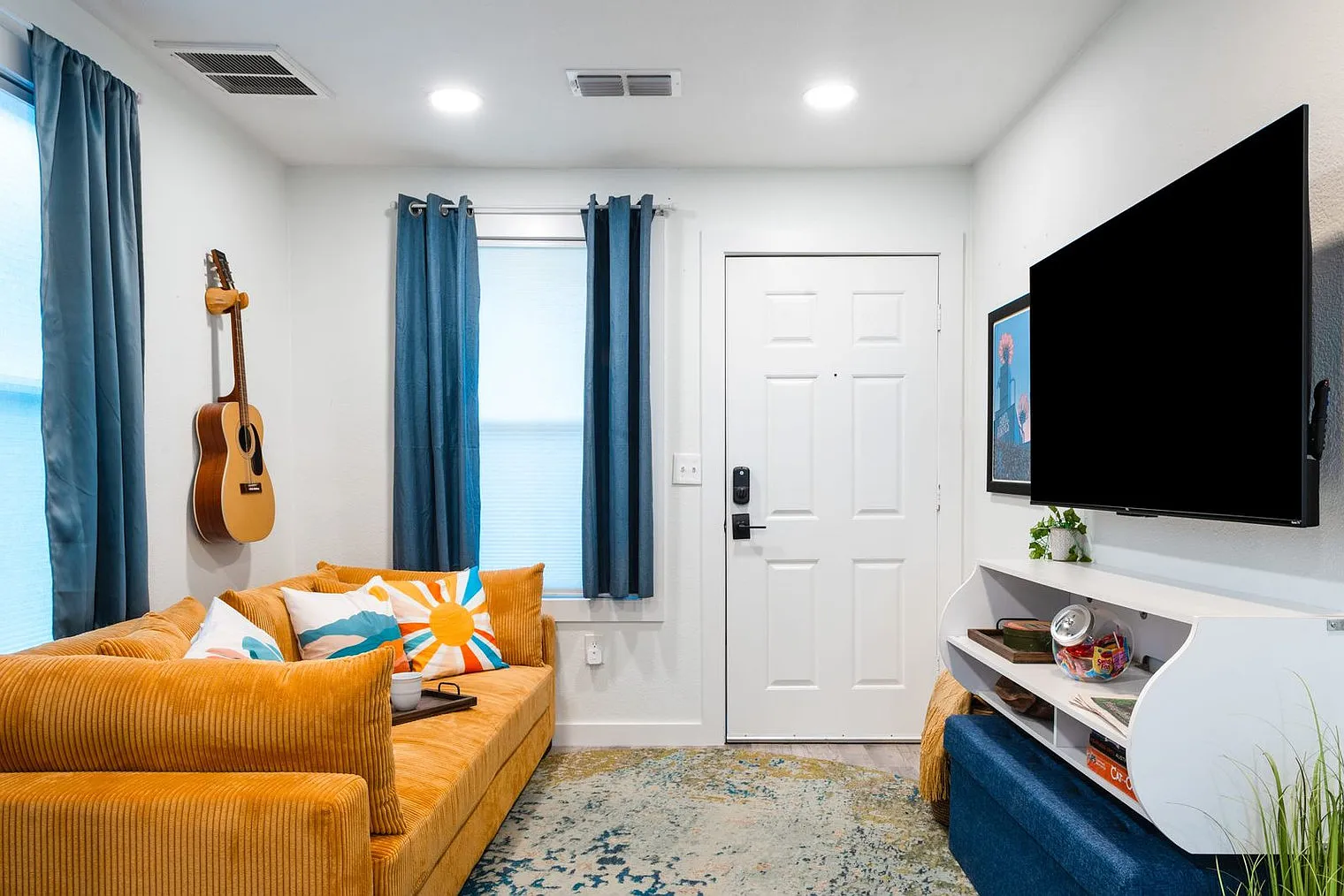 1 bed, 1.0 bath, 398 sqft, $2,705 — Photo 1