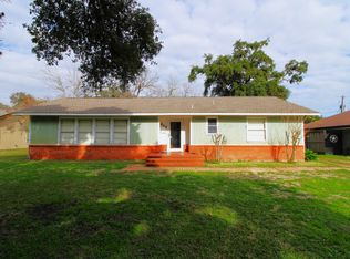 609 Magnolia St, Lake Jackson, TX 77566