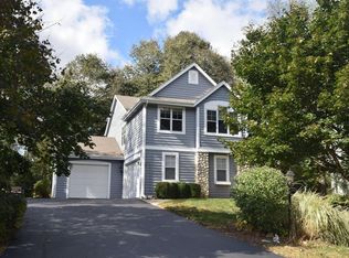 W241N7315 S Woodsview Dr, Sussex, WI 53089
