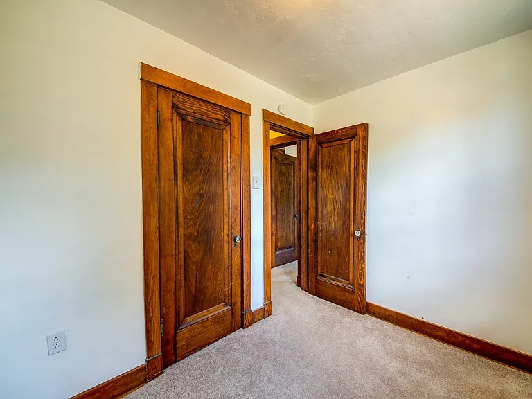 1121 Bellaire Ave — Photo 17