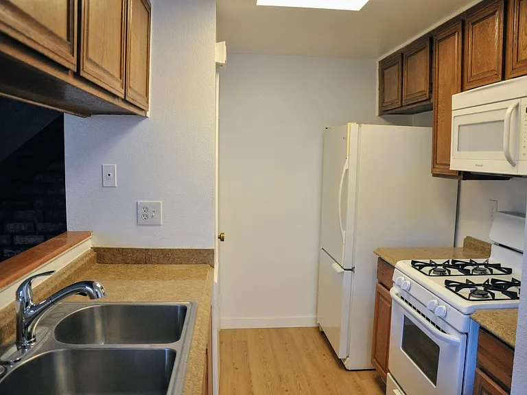 1189 W Sierra Madre Ave #3 — Photo 4