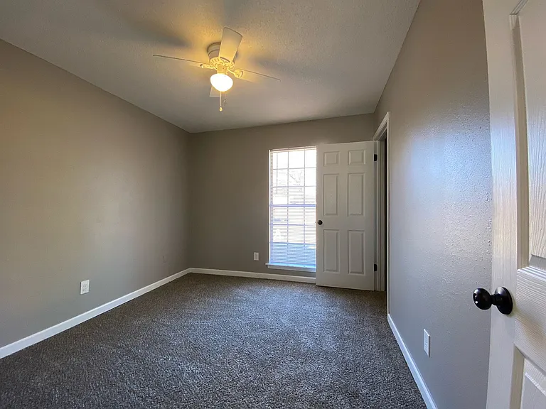 735 Farris Rd — Photo 5