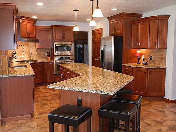 5th image of 576 Ashton Ct