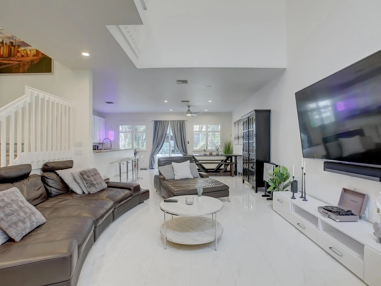 3 bed, 2.5 bath, 2276 sqft, $3,900 — Photo 4