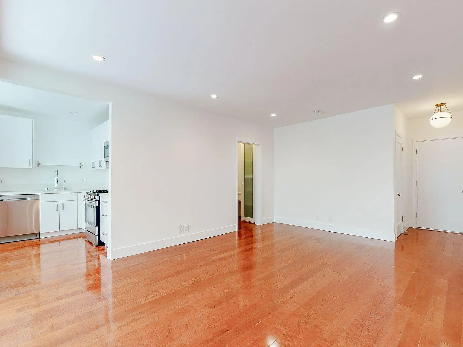 Studio, 600 sqft, $2,575 — Photo 4