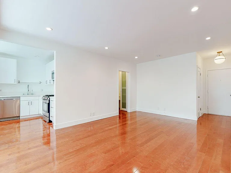 MAIN ROOM