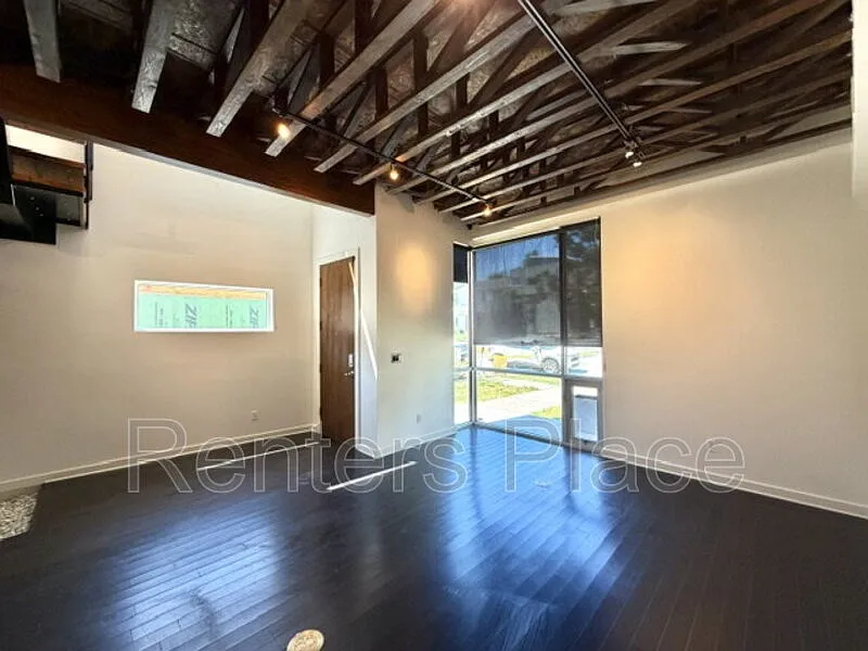 2 bed, 2.5 bath, 1606 sqft, $2,995 — Photo 3